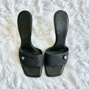 Vintage Chanel black leather kitten heels